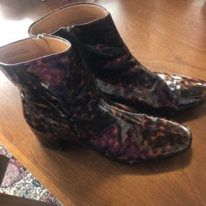 Fun fun fun!! Super cute short boots!